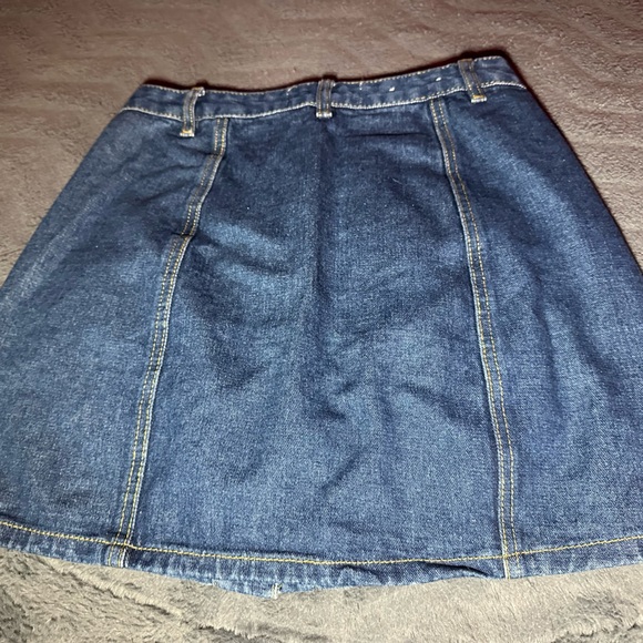 Button down jean skirt - Picture 2 of 2